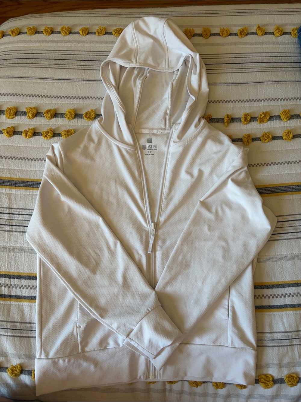 Girls Bundle 1x Uniqlo Airism White Zip Hoodie 1x Runway Blue Hoodie